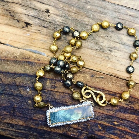 Matana Labradorite Pyrite rectangle pavé necklace - Picture 5 of 8